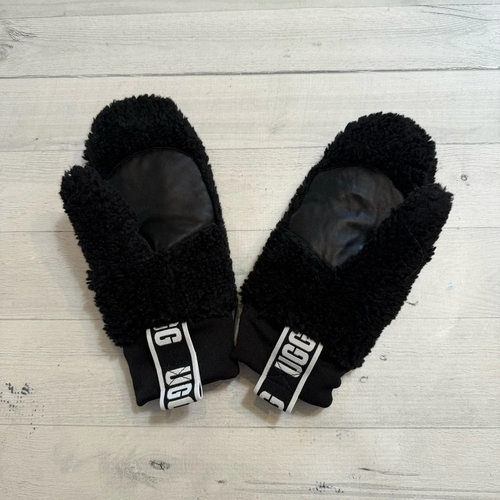 UGGfluff Mitten‎ With Logo Tape black womens L/XL